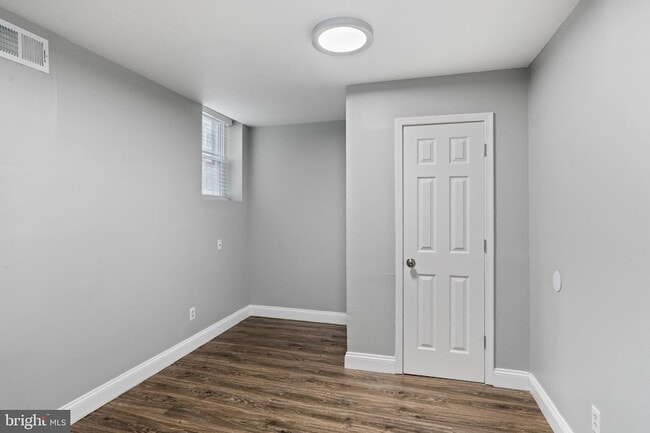 Building Photo - 823 Newington Ave