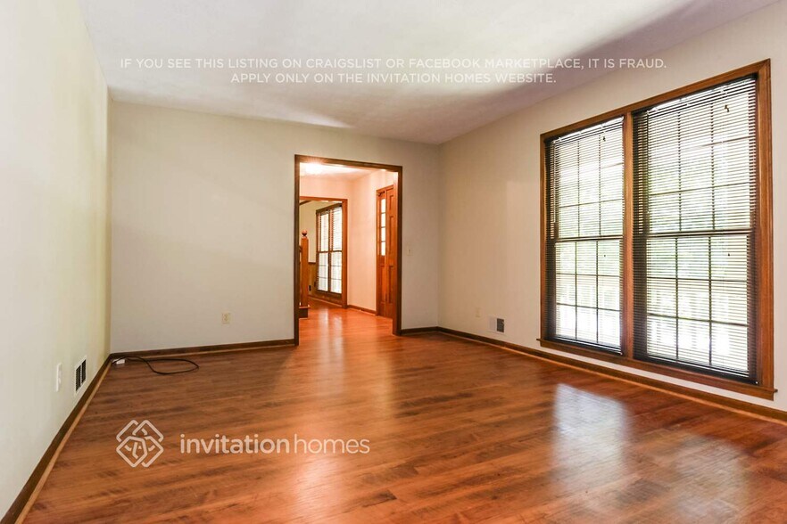 Building Photo - 5120 E Shore Dr SW