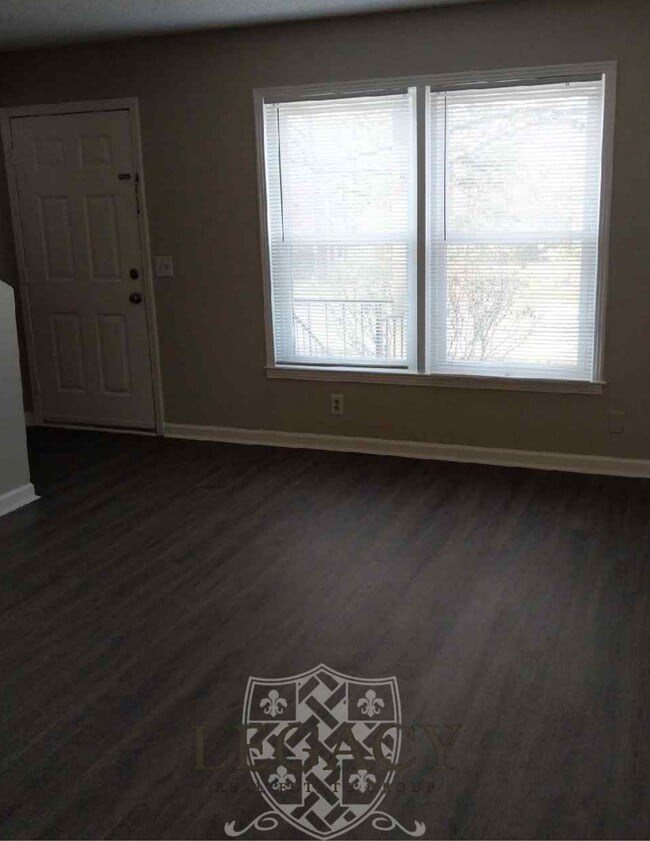 Building Photo - 736 Holder Dr