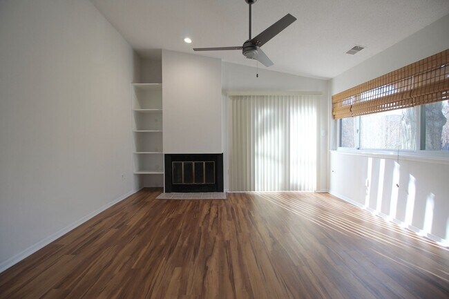 Building Photo - 1956 Villaridge Dr