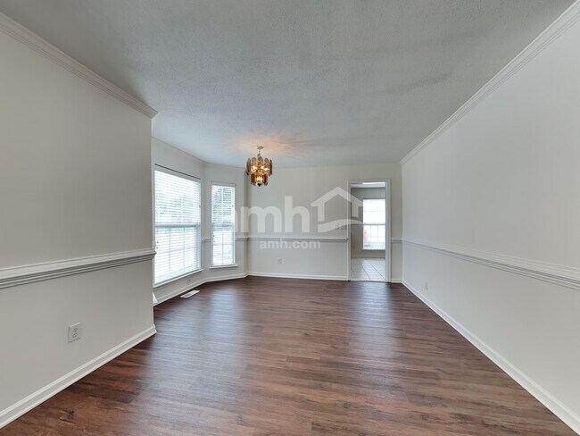 Building Photo - 1120 Birch Hill Dr