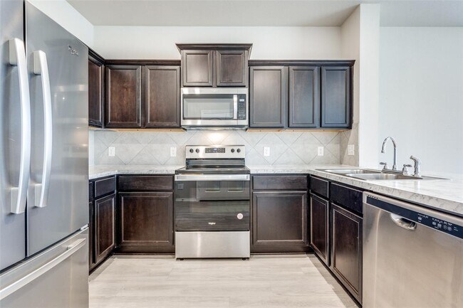 Building Photo - 3537 Brentwood Dr