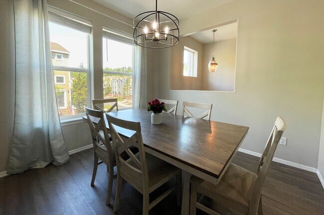 Building Photo - MOVE IN SPECIAL: 50% OFF FIRST MONTHS RENT...