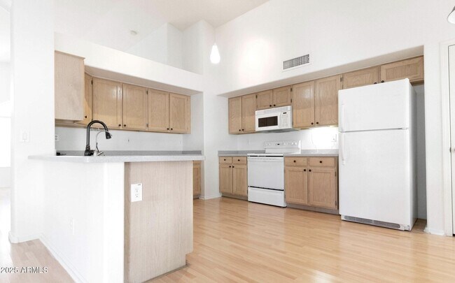 Building Photo - 12550 W Palm Ln