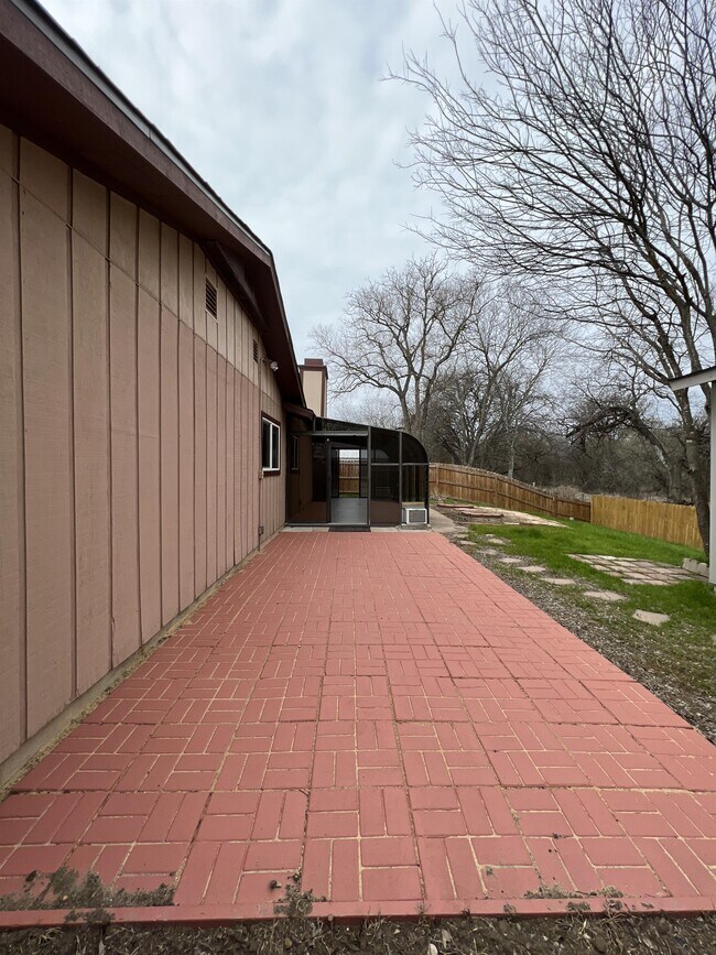 Building Photo - 116 Meadow Lark