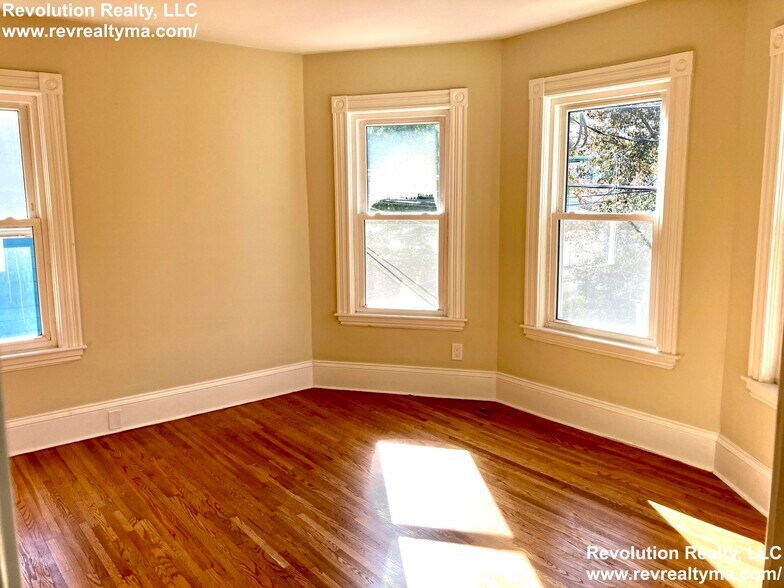 Building Photo - 63 Hudson St