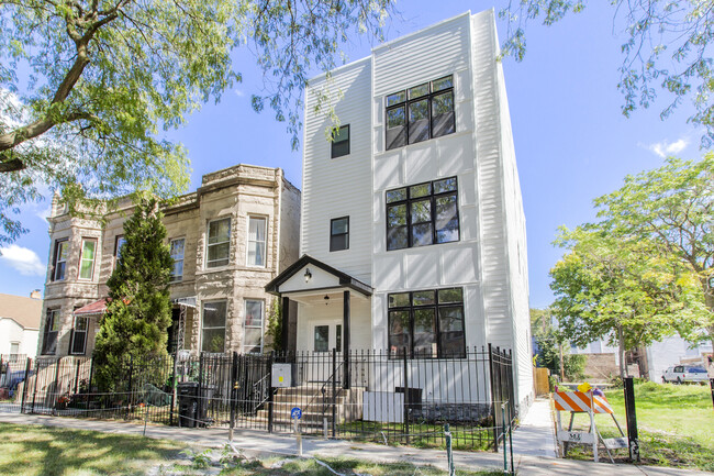 Building Photo - 4933 S Wabash Ave