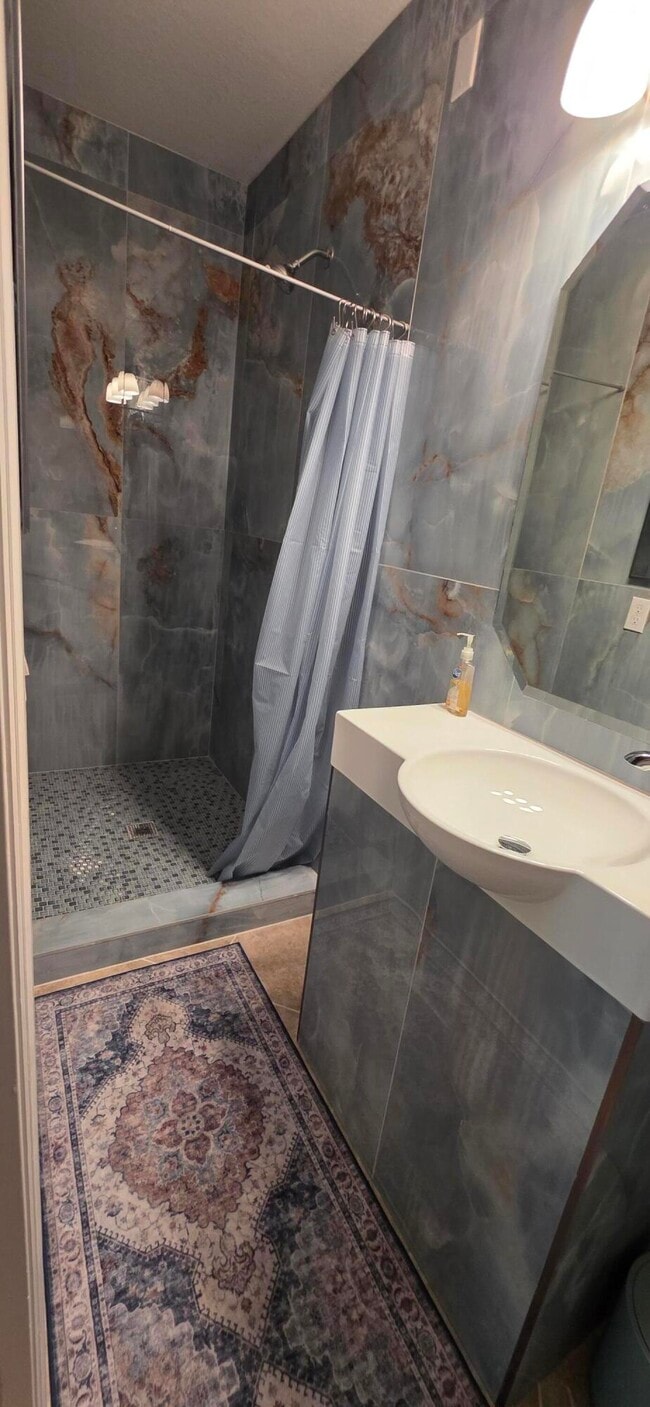 Building Photo - 5838 NW Gillespie Ave