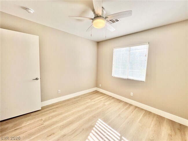 Building Photo - 1705 Encarta St