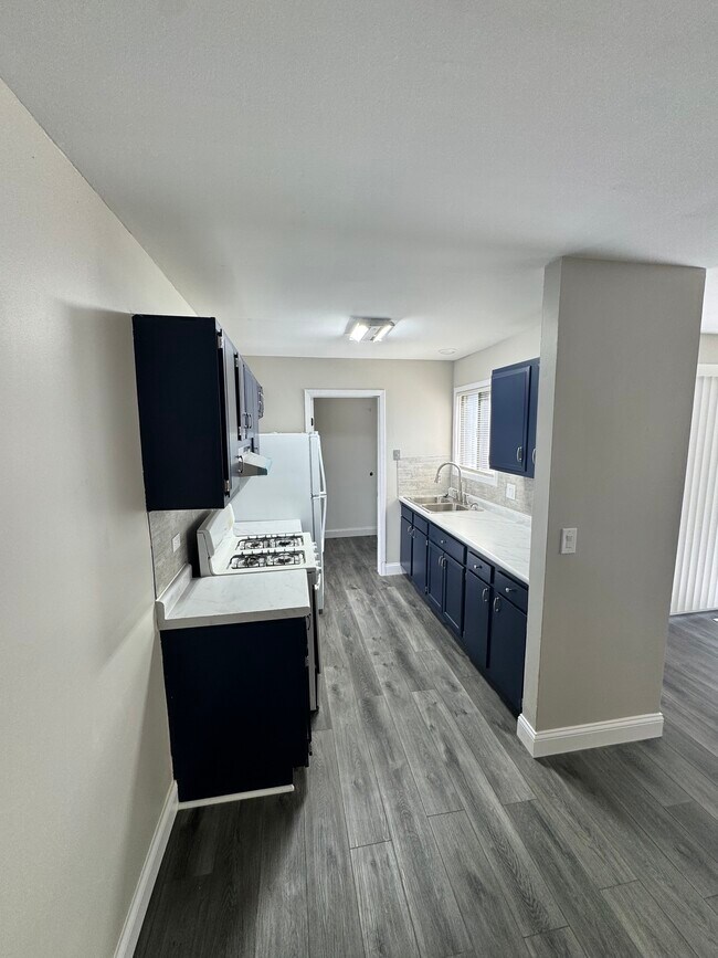 Building Photo - 5556 Allemong Dr