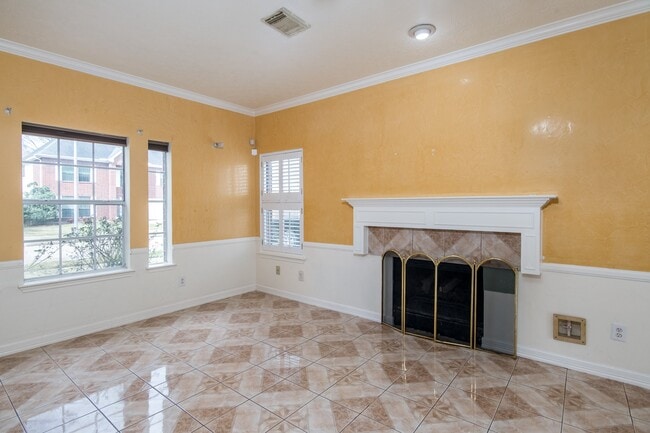 Building Photo - 6218 Summerville Ln