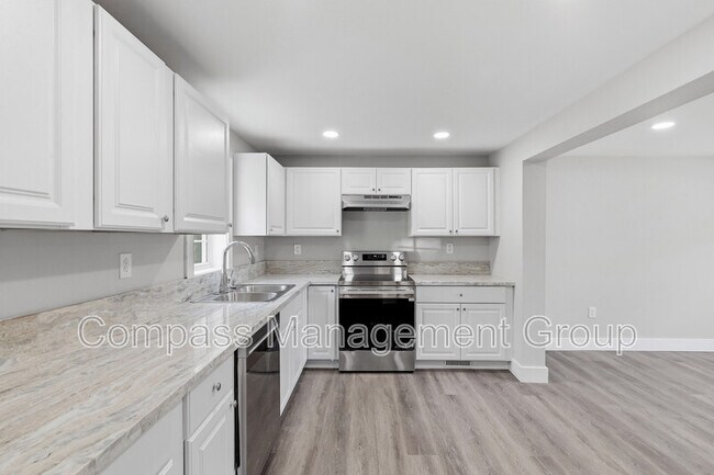 Building Photo - 2415 Piedmont St NW