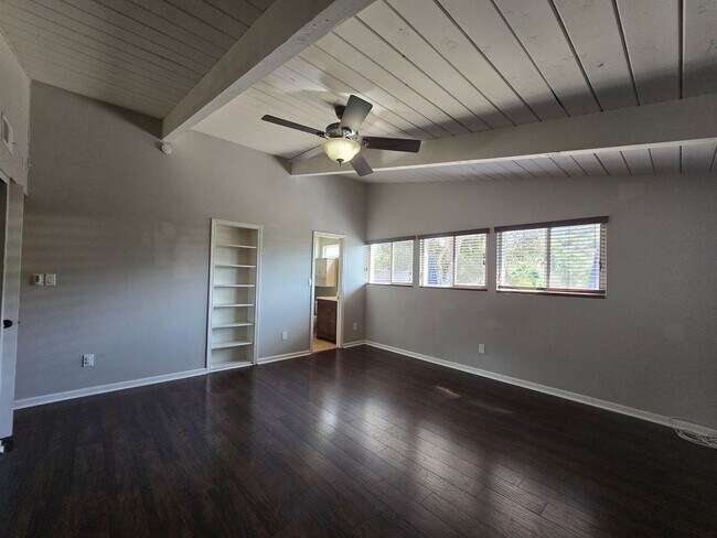 Building Photo - 5539 Baja Dr