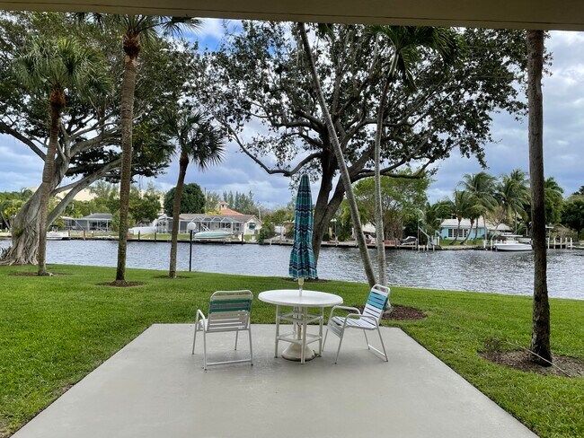 Building Photo - 14 Royal Palm Way