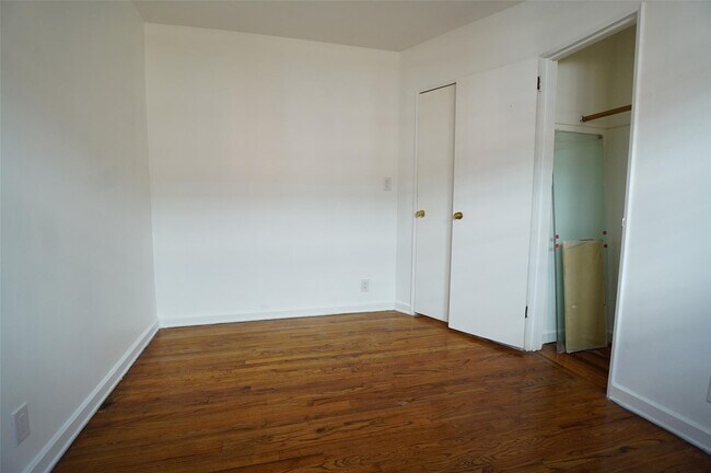 Building Photo - 203-12 42nd Ave