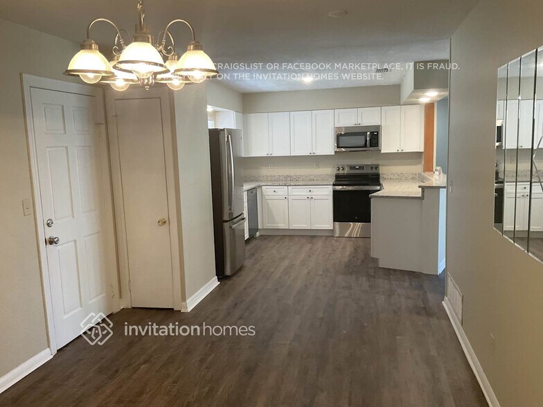 Building Photo - 2225 14th Ave SW