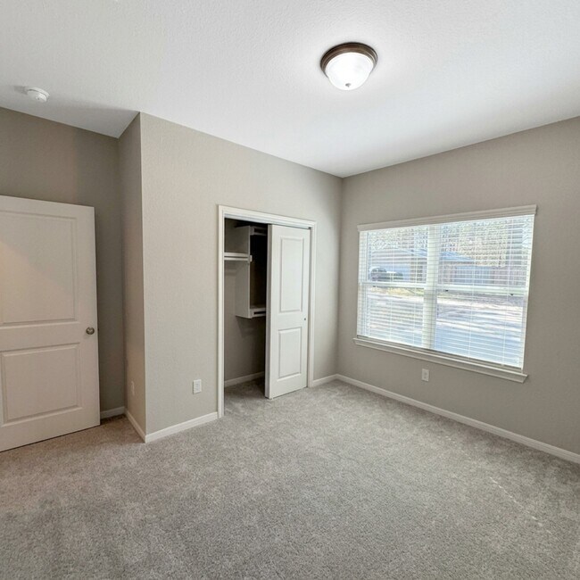 Building Photo - 15852 Pecan Dr