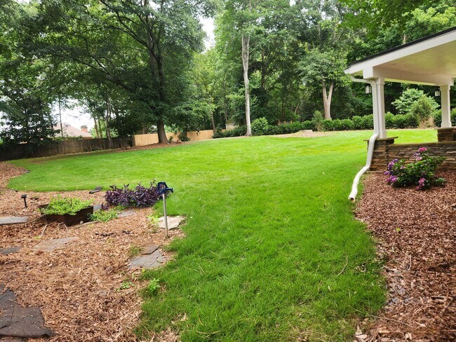 Building Photo - Executive Rental in Lake Redwine Community, 4 Bedrooms and 2.5 Baths 2 Car Garage - Newnan, GA