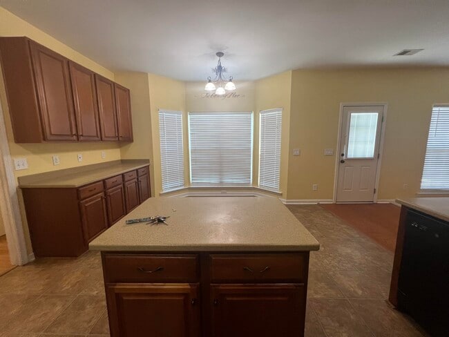 Building Photo - 565 Batty Way