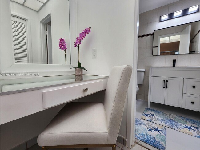 Building Photo - 3505 S Ocean Dr