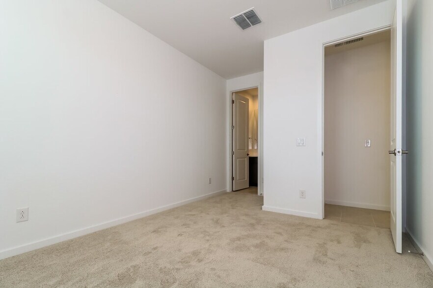 Building Photo - 11014 W Luxton Ln