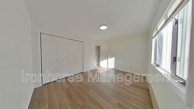 Building Photo - 811 W Villard St