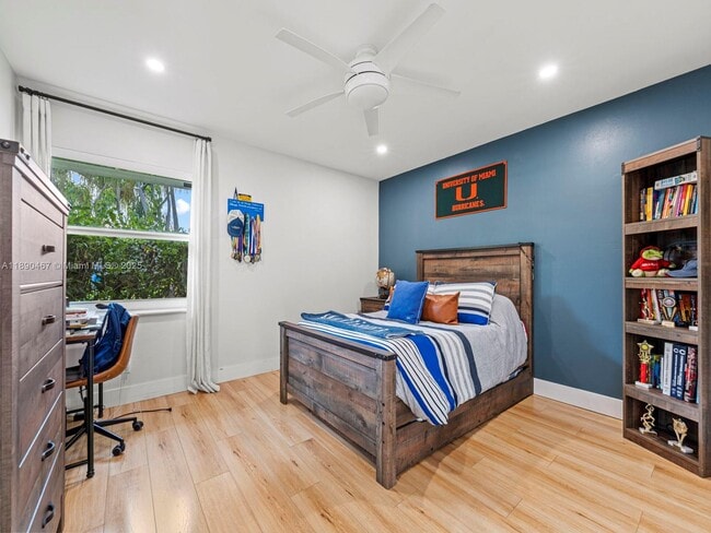 Building Photo - 10921 SW 116th Ave