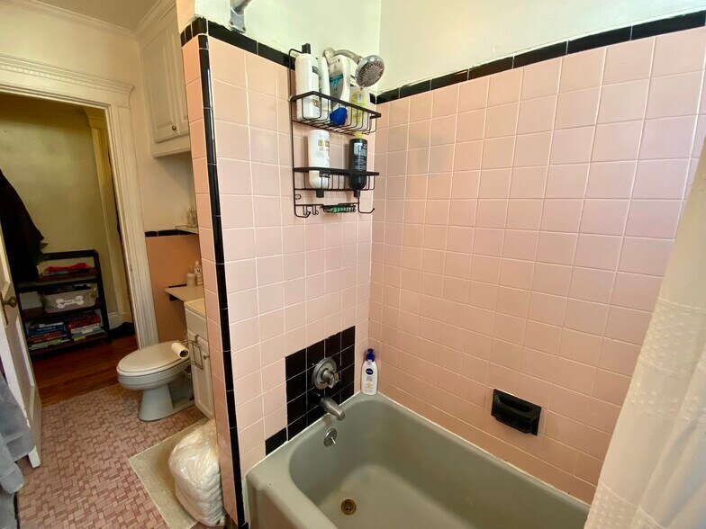 Building Photo - 5 Braemore Rd