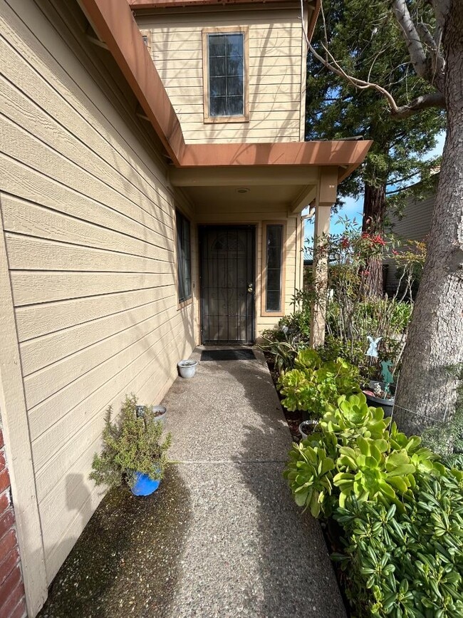 Building Photo - 2250 Scarborough Dr