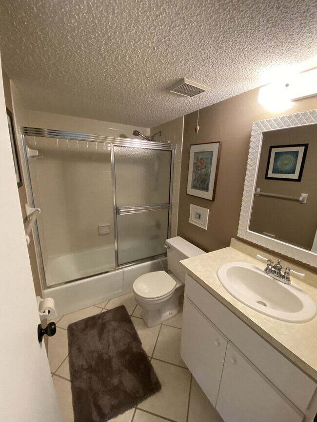 Building Photo - 944 Capri Isles Blvd