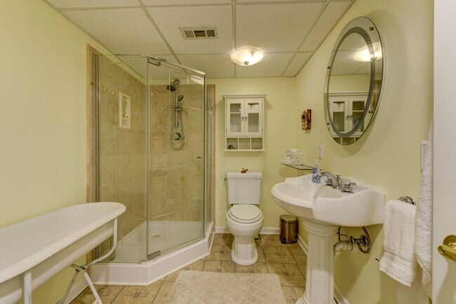 Building Photo - Stunning Upgraded 5BR 4BA Lafayette Home Near Coal Creek Trail & Hwy 287**