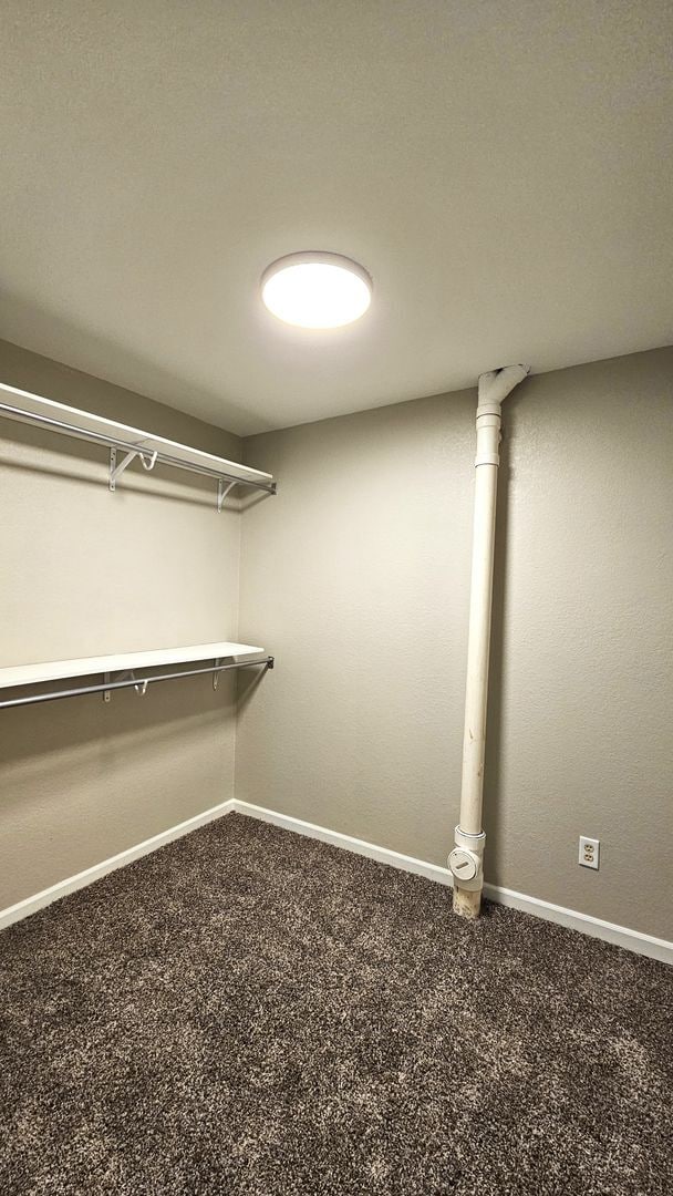 Building Photo - Beautiful Three Bedroom, Three Bathroom