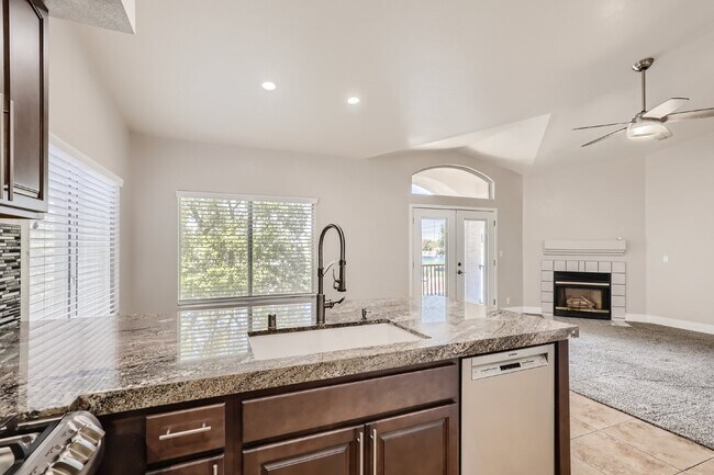 Building Photo - Discover this spacious and well-appointed 2-bedroom + office/den, 2-bath condo located in the hig...