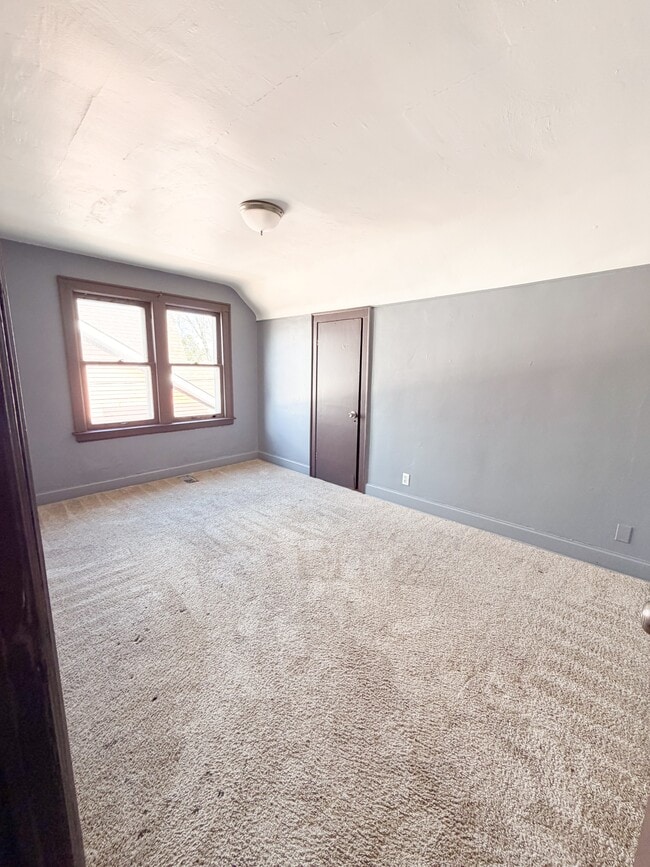 Building Photo - 9241 Boleyn St