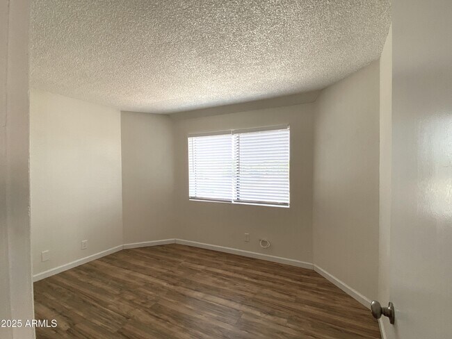 Building Photo - 11666 N 28th Dr