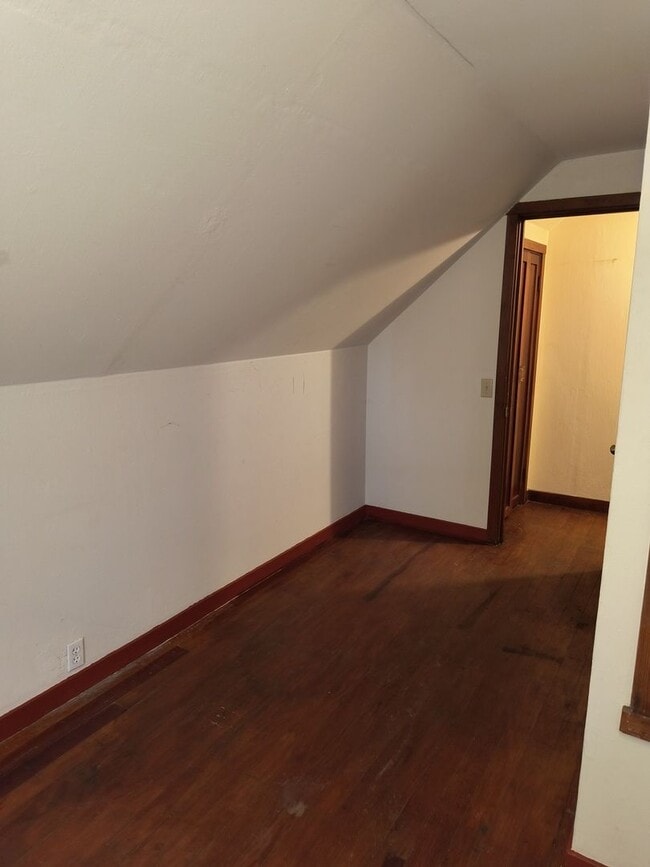 Building Photo - AVAILABLE NOW!!! 3 Bedroom in Roseville!