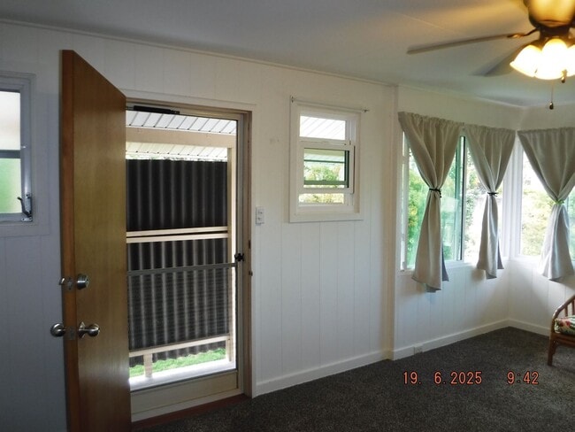 Building Photo - At Home in Manoa 2/1/1