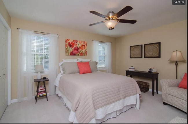 Building Photo - "Charming 2-Bedroom Retreat in Franklin with 1.5 Baths and Cozy 1244 Sq Ft Layout!"