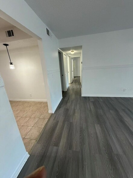 Building Photo - 1322 S Pine Ridge Cir