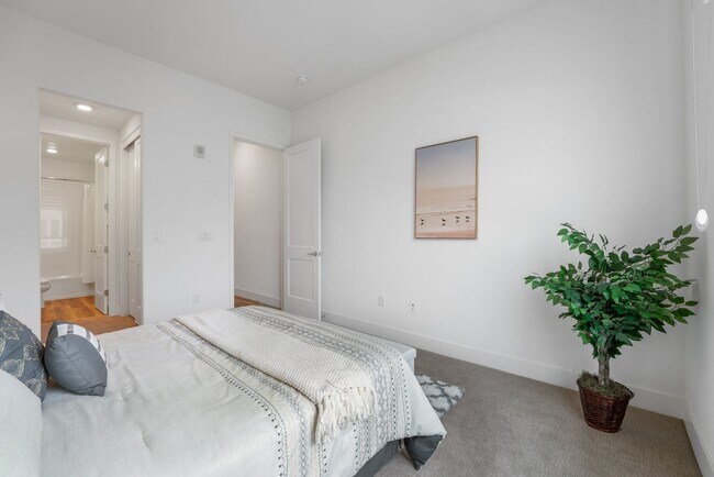 Building Photo - Gorgeous penthouse condo in East Industrial neighborhood – Fremont!