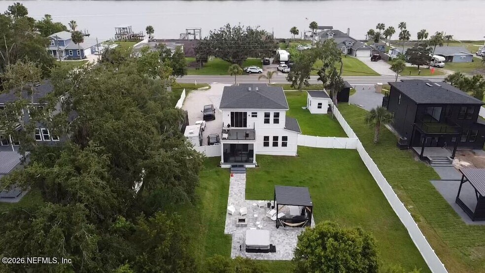 Building Photo - 5395 Heckscher Dr
