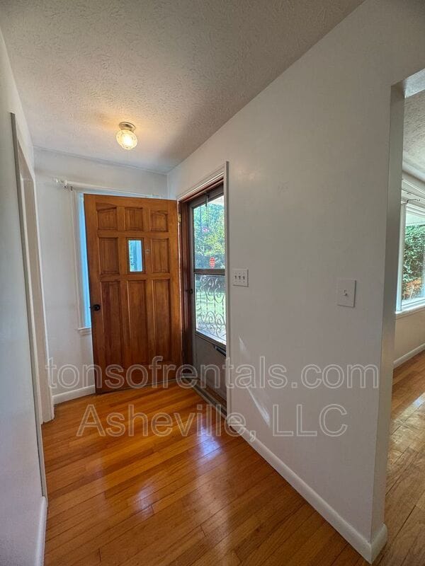 Building Photo - 1574 Lynn Rd