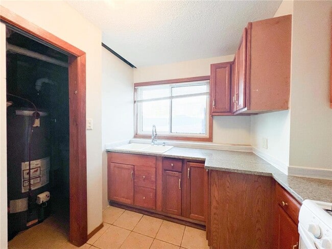 Building Photo - 11331 W River Rd