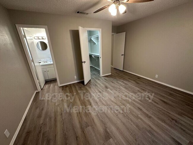 Building Photo - Apt A 1116 N Nolan River Rd - Apt A