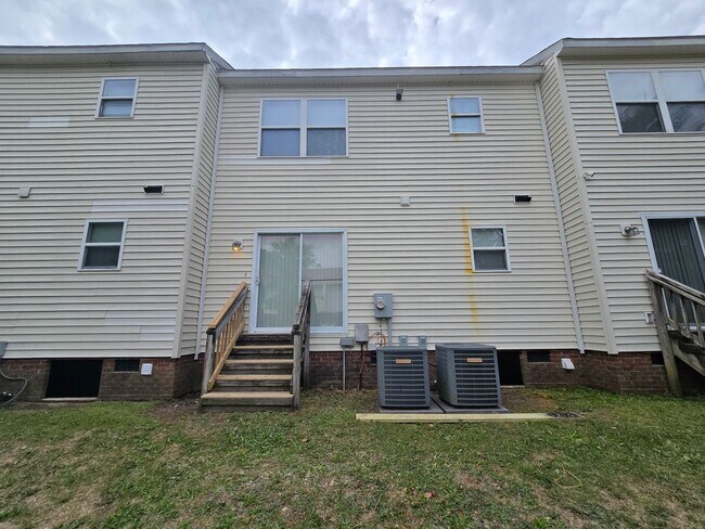 Building Photo - 1216 Superior Pointe Pl