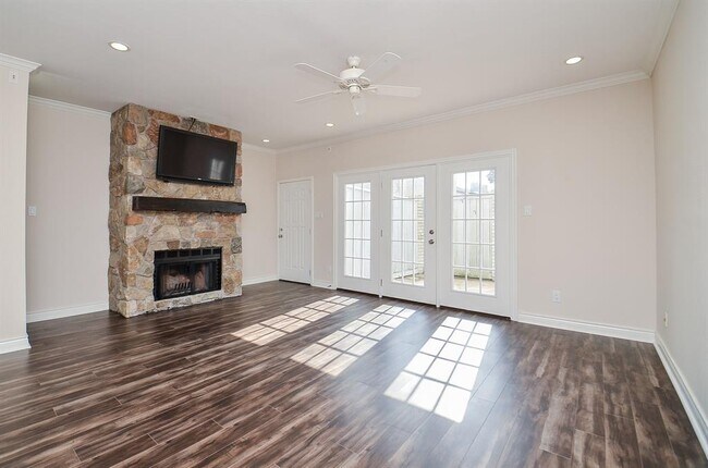 Building Photo - 306 Wilcrest Dr