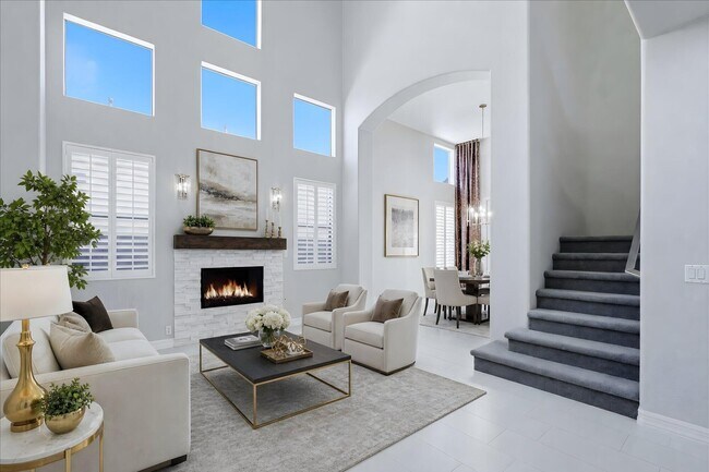 Building Photo - 7647 E Los Gatos Dr