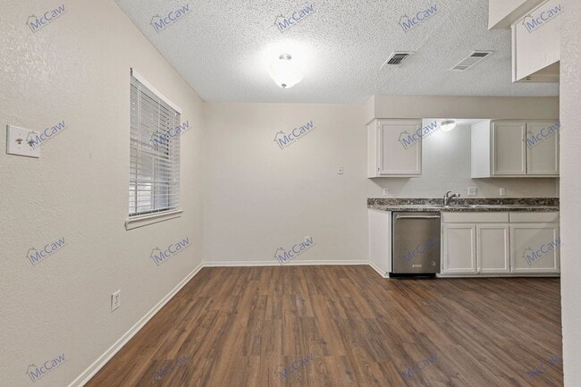 Building Photo - 7728 Jamie Renee Ln