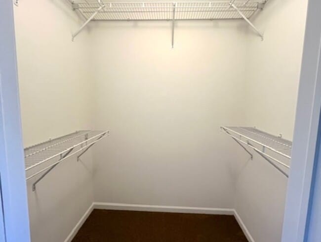 Building Photo - 1303 N Red Oak Cir