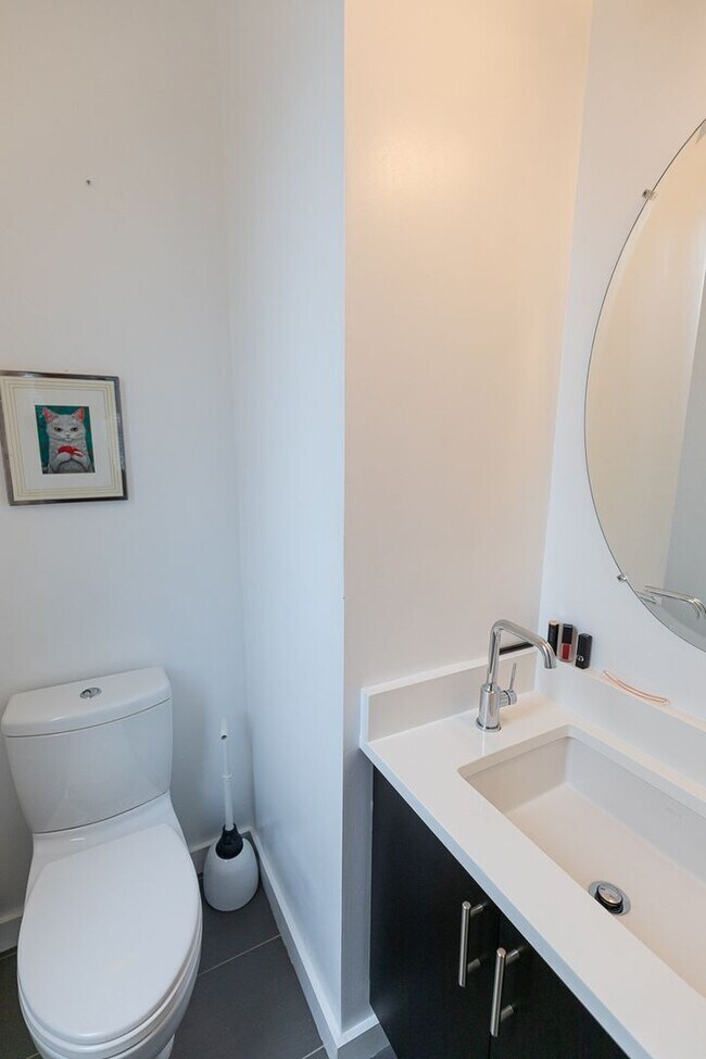 Building Photo - Large Upper Level 2 Bed/2.5 Bath Condo with Parking Near Brookland Metro